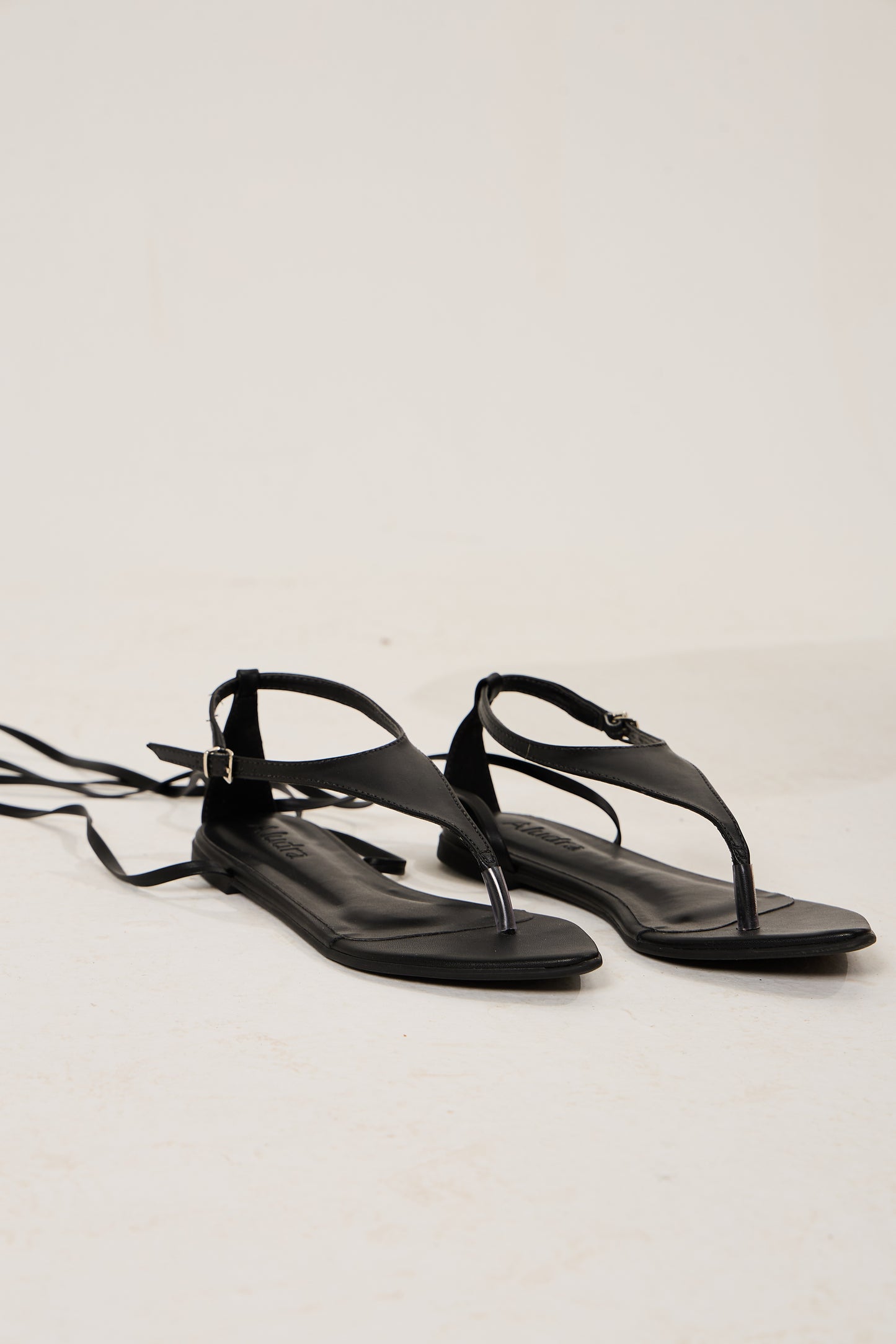 Rasteira Strappy Preta