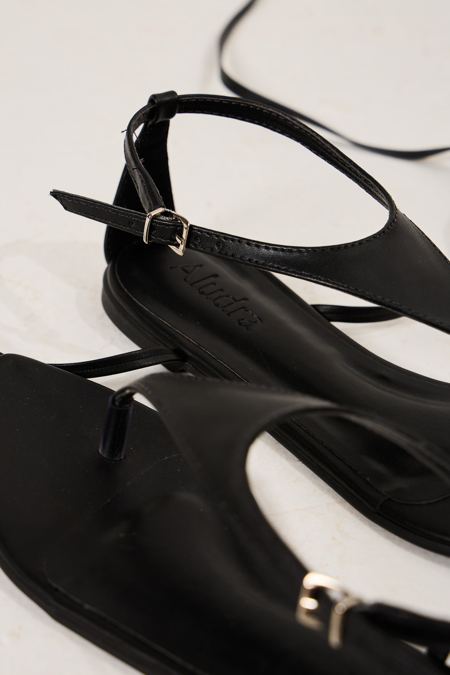 Rasteira Strappy Preta