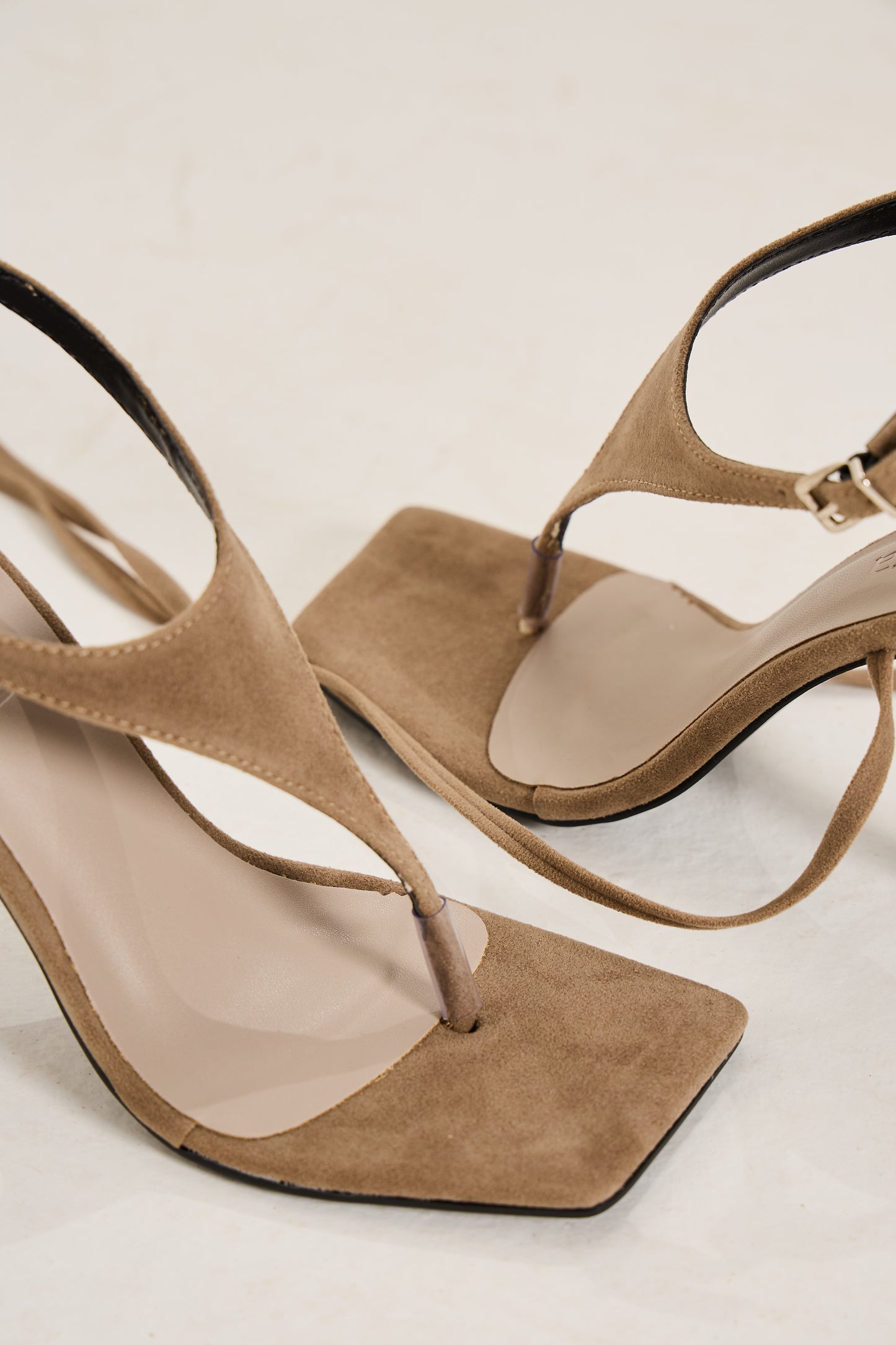 Sandália Strappy Camurça