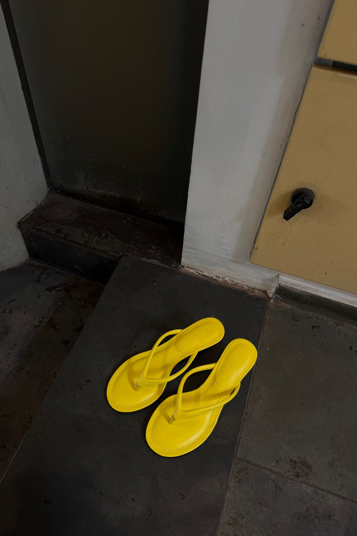 Tamanco Flip Amarelo