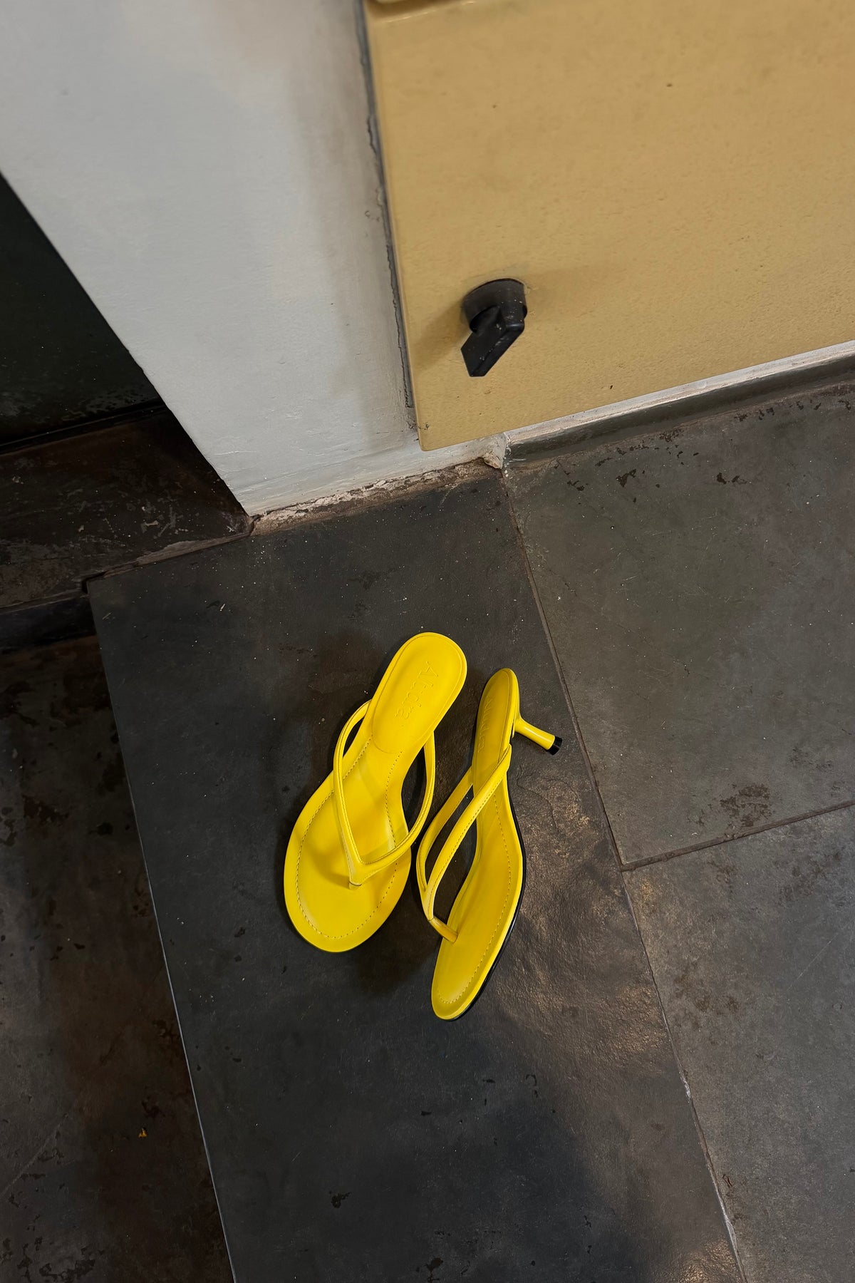 Tamanco Flip Amarelo